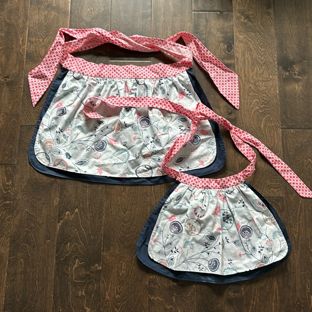 Matching Mother/Daughter Aprons